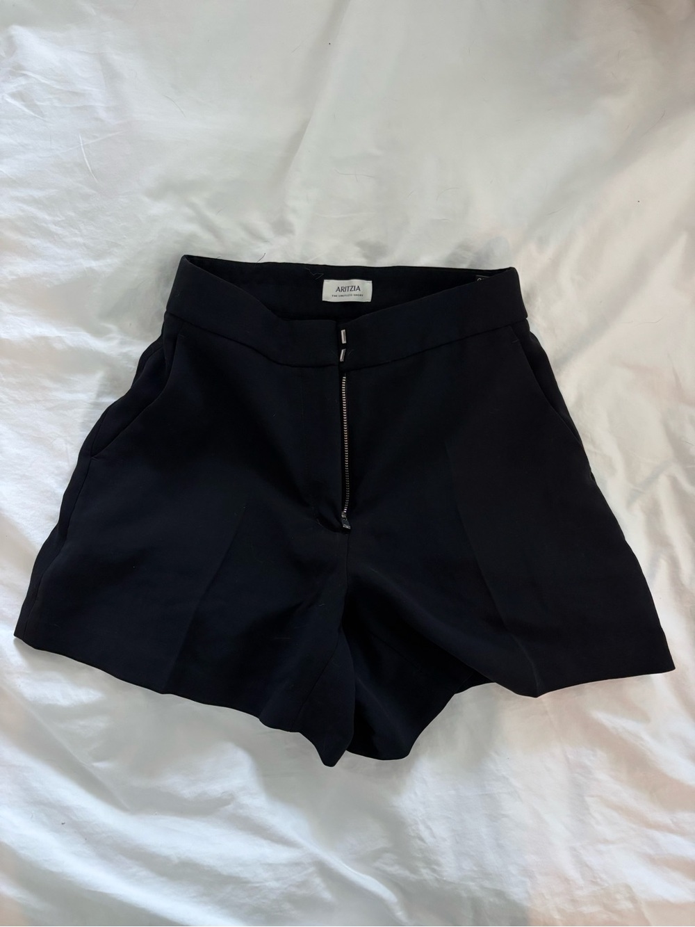 Aritzia The Limitless Short™ Curve-Fit Mid-Thigh - Crepette™